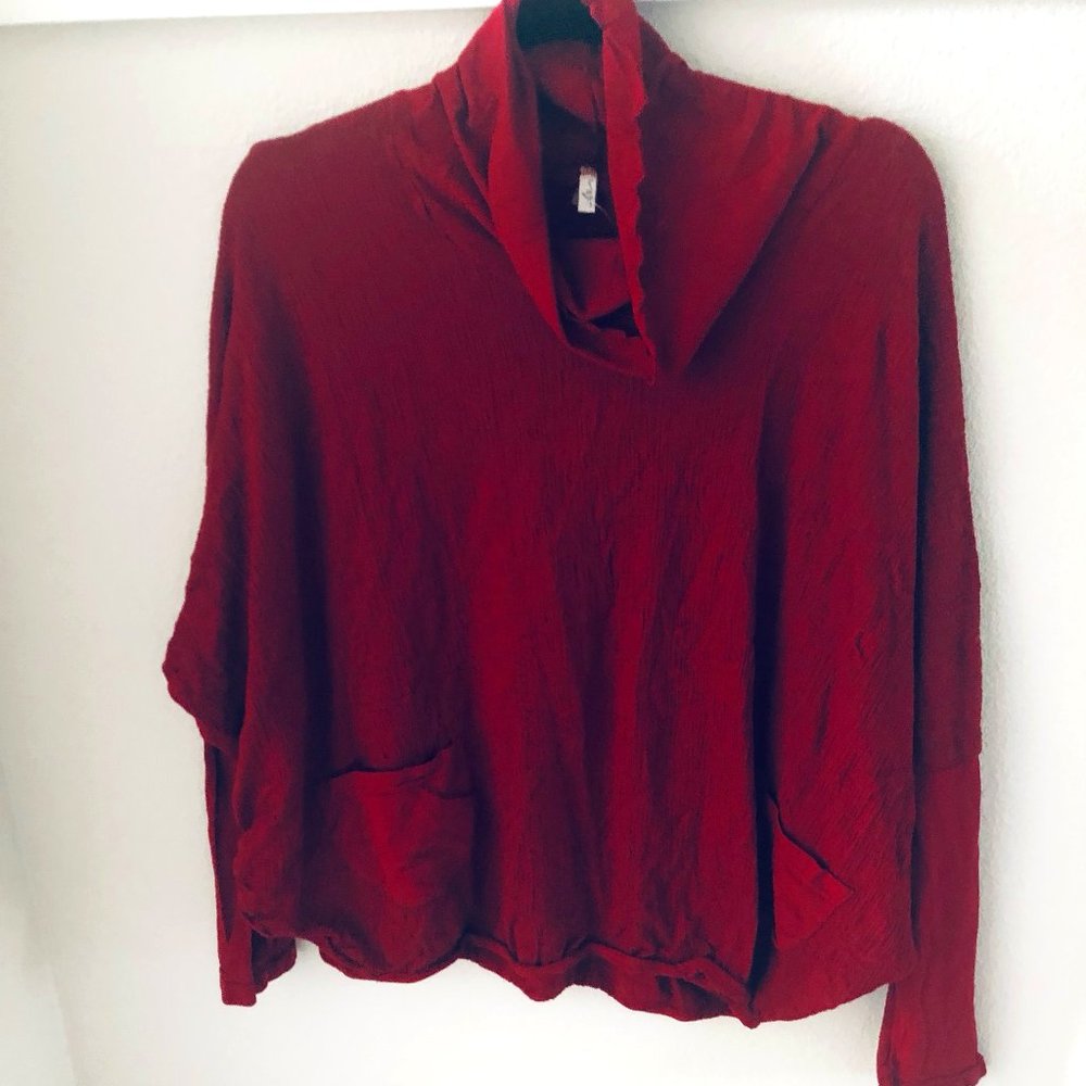Red Top M/L nice neck and 2 pockets